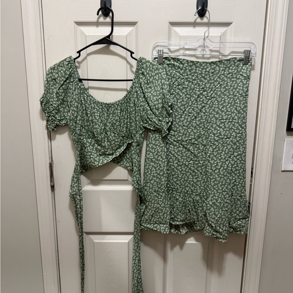 Green Floral Women's Two-Piece Set